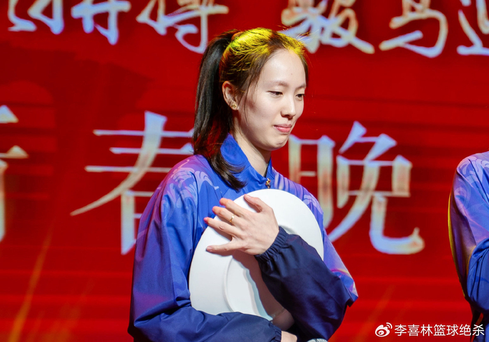 开云下载-泪目!30岁中国女排世界冠军退役:又美又能打,郎平助她跃升|郑益昕|福建女排|女排联赛|全国女排锦标赛|全运会_新浪体育_新浪新闻